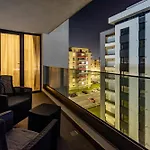 Mirandis - Modern With Free Parking Near Coresi Mall *