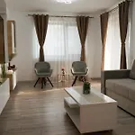 Mirandis - Modern With Free Parking Near Coresi Mall * Braszów