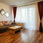 شقة Mirandis - Modern With Free Parking Near Coresi Mall *