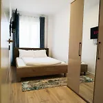 Mirandis - Modern With Free Parking Near Coresi Mall Apartament *