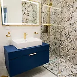 Mirandis - Modern With Free Parking Near Coresi Mall Apartament Braszów