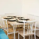 شقة Mirandis - Modern With Free Parking Near Coresi Mall