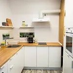 Apartament Mirandis - Modern With Free Parking Near Coresi Mall *