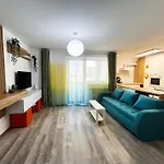 Mirandis - Modern With Free Parking Near Coresi Mall