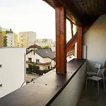 Mirandis - Modern With Free Parking Near Coresi Mall Apartament