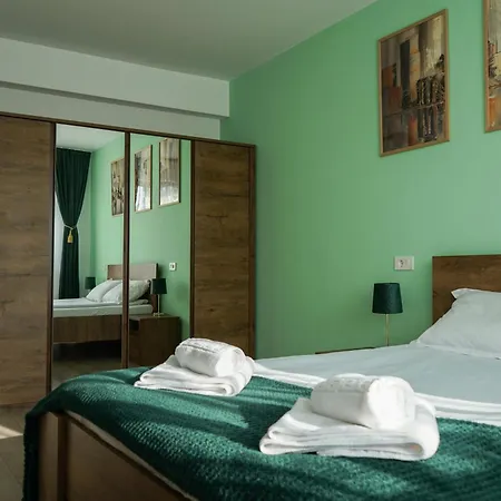 Mirandis - Comfort & Private Parking Near Coresi Mall
