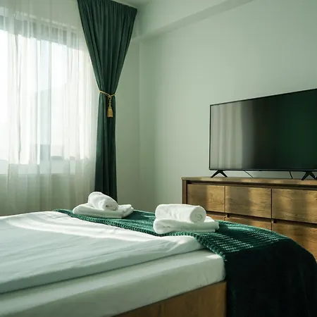 Apartament Mirandis - Comfort & Private Parking Near Coresi Mall