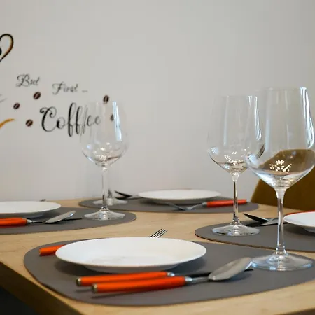 Apartament Mirandis - Comfort & Private Parking Near Coresi Mall *