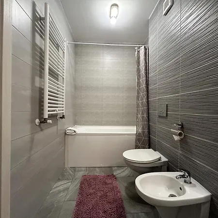 Apartamento Mirandis - Modern With Free Parking Near Coresi Mall *