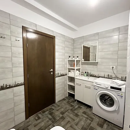 Apartament Mirandis - Comfort & Private Parking Near Coresi Mall