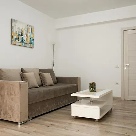 Apartamento Mirandis - Modern With Free Parking Near Coresi Mall Braşov