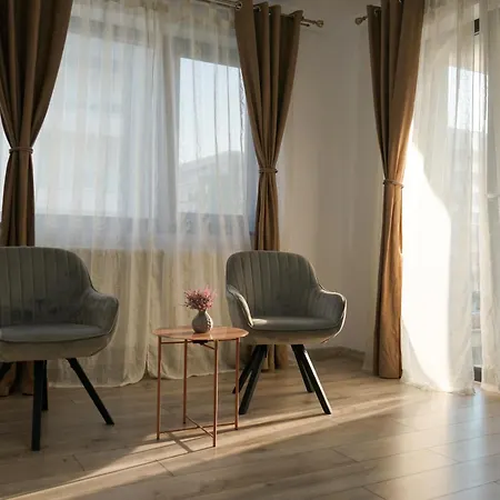 Mirandis - Modern With Free Parking Near Coresi Mall *