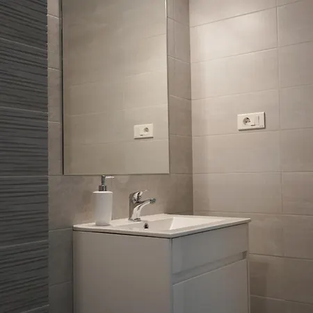 Appartement Mirandis - Modern With Free Parking Near Coresi Mall *