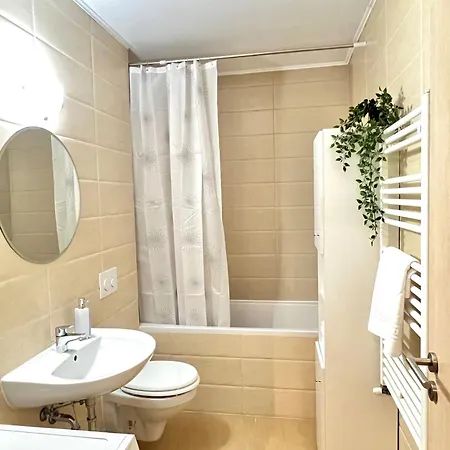 Mirandis - Modern With Free Parking Near Coresi Mall Appartement