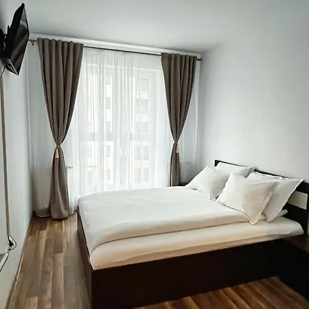 Apartament Mirandis - Comfort & Private Parking Near Coresi Mall *