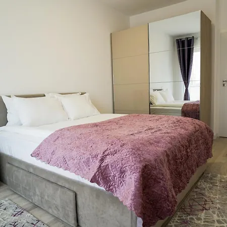 Mirandis - Comfort & Private Parking Near Coresi Mall Apartament *