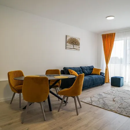Mirandis - Comfort & Private Parking Near Coresi Mall *