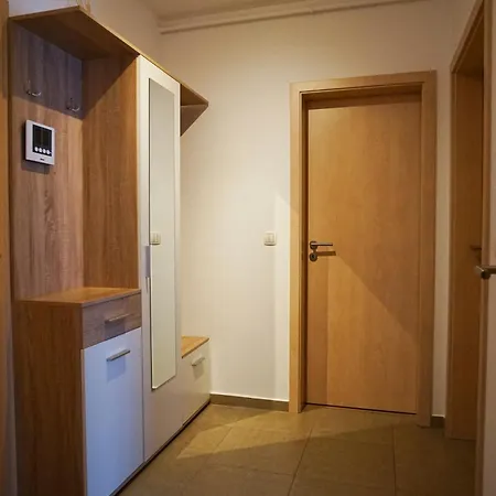 Appartement Mirandis - Modern With Free Parking Near Coresi Mall