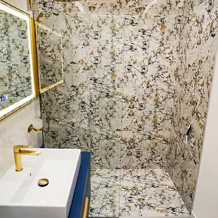 Mirandis - Modern With Free Parking Near Coresi Mall