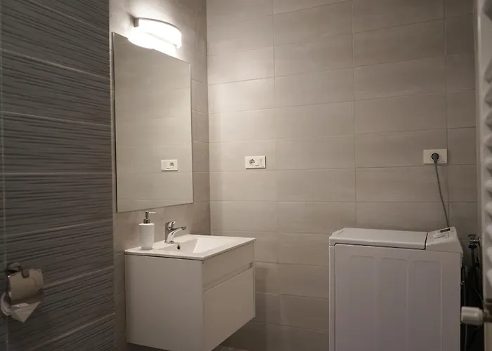 Mirandis - Modern With Free Parking Near Coresi Mall Apartament Braszów