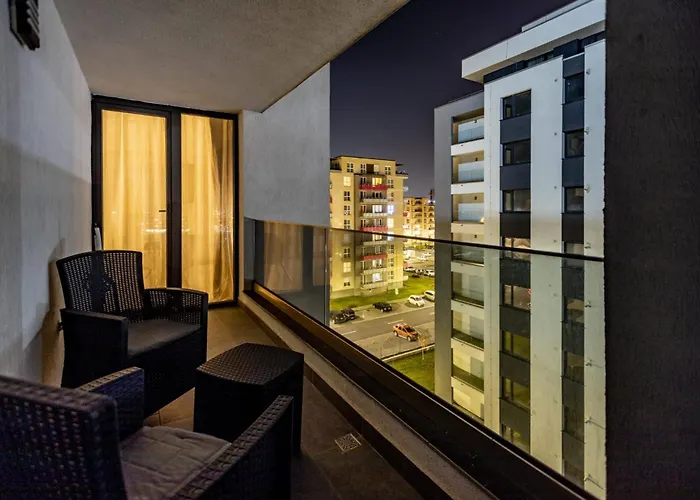 Mirandis - Modern With Free Parking Near Coresi Mall *