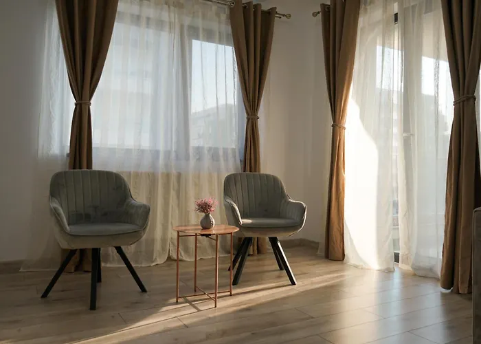 Mirandis - Modern With Free Parking Near Coresi Mall *