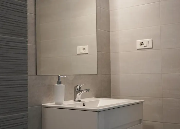 Apartament Mirandis - Modern With Free Parking Near Coresi Mall *