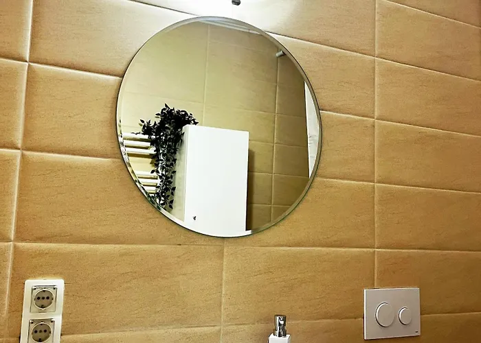 Mirandis - Modern With Free Parking Near Coresi Mall