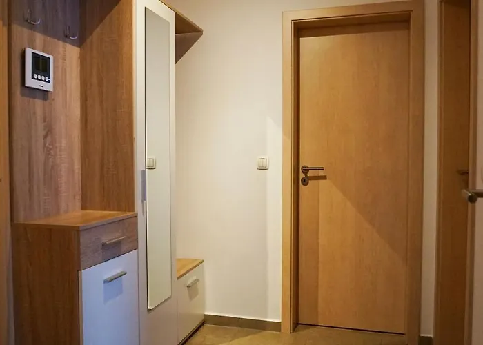 Appartement Mirandis - Modern With Free Parking Near Coresi Mall