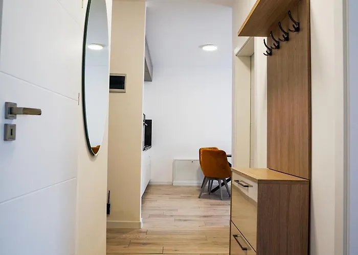 Appartement Mirandis - Modern With Free Parking Near Coresi Mall *