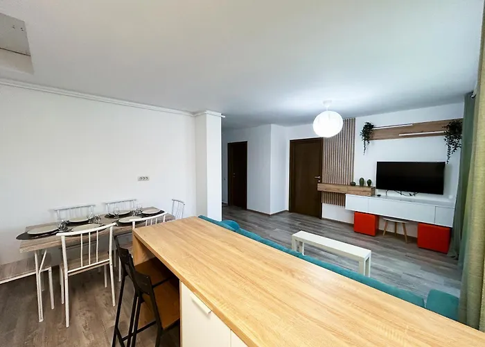 Mirandis - Modern With Free Parking Near Coresi Mall *