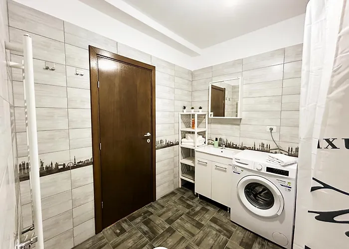 Mirandis - Modern With Free Parking Near Coresi Mall *